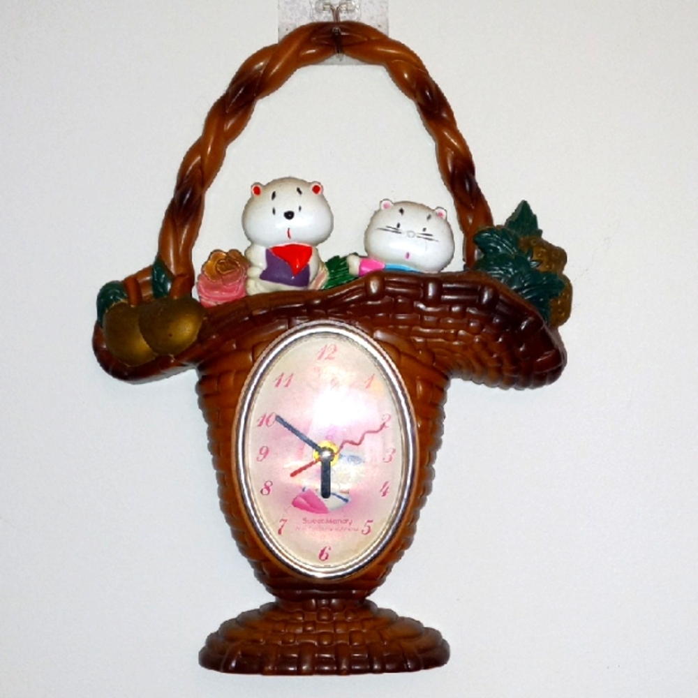 Sanrio Hello Kitty Quartz Musical Wall Vintage Clock